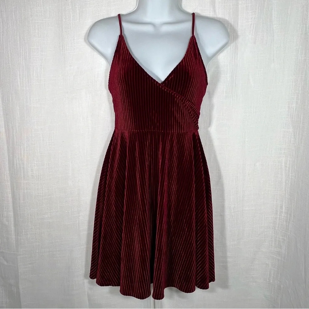 Forever 21 Ribbed Velvet Fit & Flare Party Event Dress Size Small